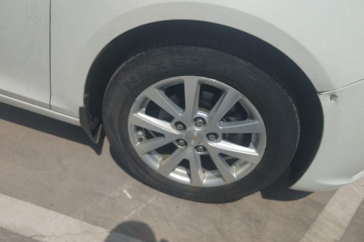 Used Chevrolet Malibu 2014 2.4L Automatic Luxury Edition Right Front Wheel Hub