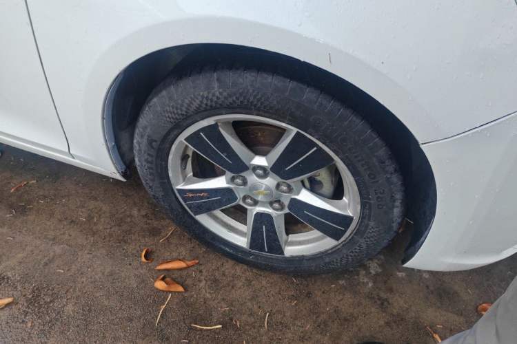 Used Chevrolet Malibu 2014 2.0L Automatic Comfort Edition Right Front Wheel Hub