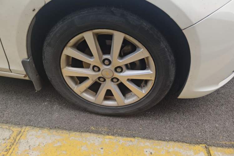 Used Chevrolet Malibu 2014 2.0L Automatic Luxury Edition Right Front Wheel Hub