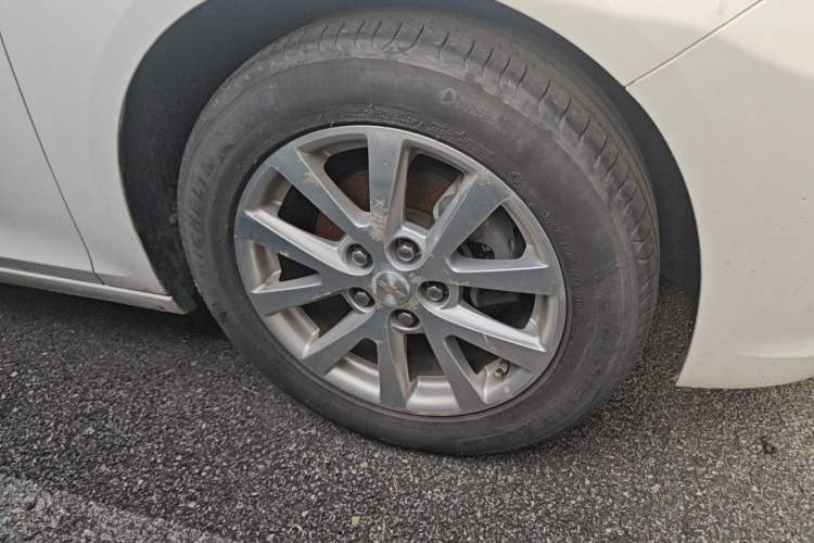 Used Chevrolet Malibu 2014 2.4L Automatic Luxury Edition Right Front Wheel Hub
