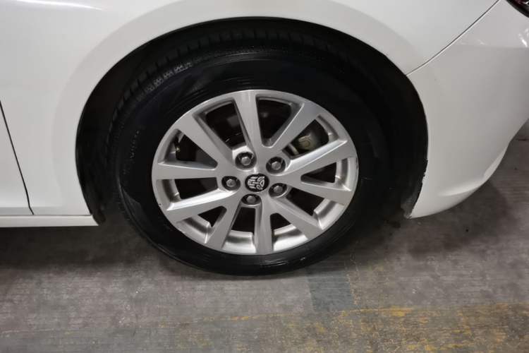 Used Chevrolet Malibu 2014 2.0L Automatic Luxury Edition Right Front Wheel Hub