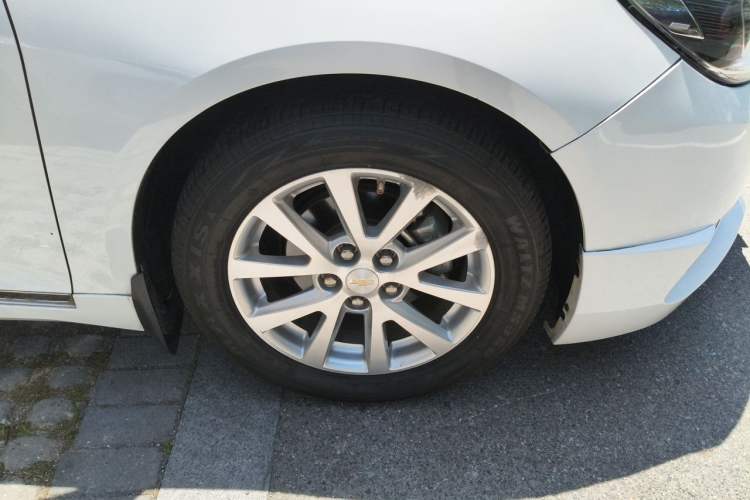 Used Chevrolet Malibu 2014 2.0L Automatic Luxury Edition Right Front Wheel Hub