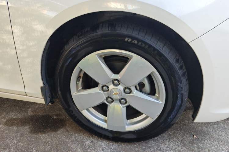 Used Chevrolet Malibu 2014 2.0L Automatic Comfort Edition Right Front Wheel Hub