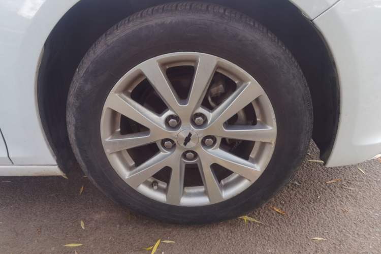 Used Chevrolet Malibu 2014 2.0L Automatic Luxury Edition Right Front Wheel Hub