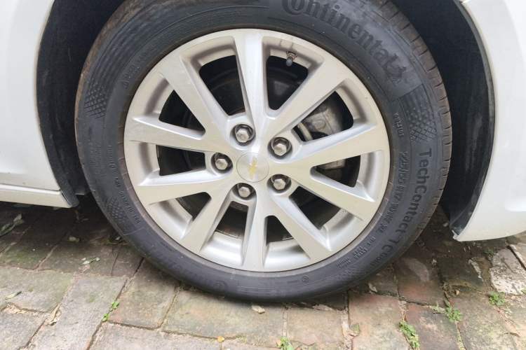 Used Chevrolet Malibu 2014 2.0L Automatic Luxury Edition Right Front Wheel Hub