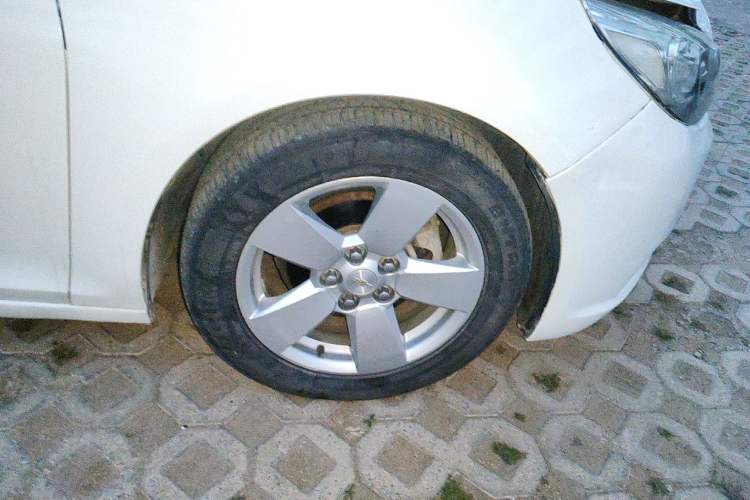 Used Chevrolet Malibu 2014 2.0L Automatic Comfort Edition Right Front Wheel Hub