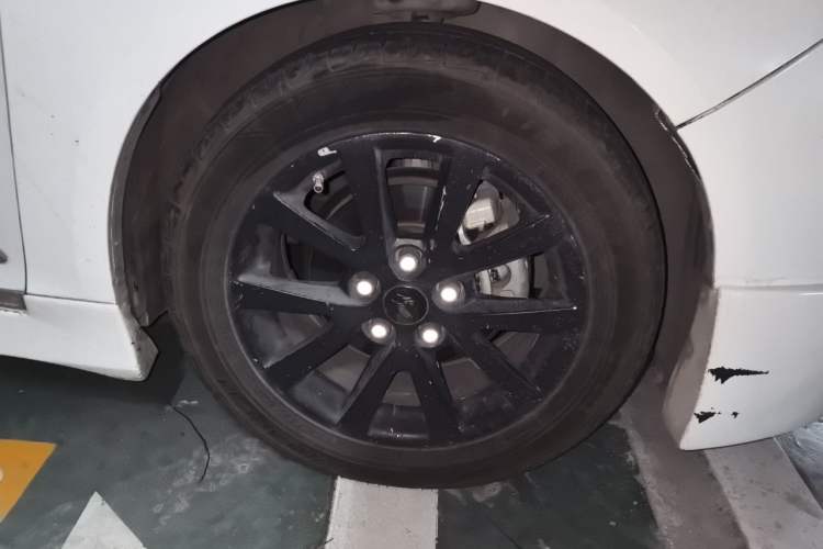 Used Chevrolet Malibu 2014 2.0L Automatic Luxury Edition Right Front Wheel Hub