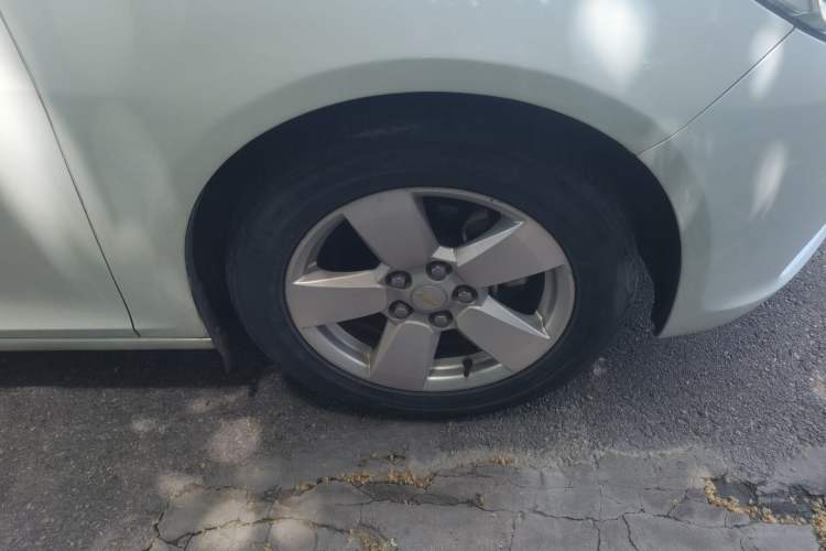 Used Chevrolet Malibu 2014 2.0L Automatic Comfort Edition Right Front Wheel Hub