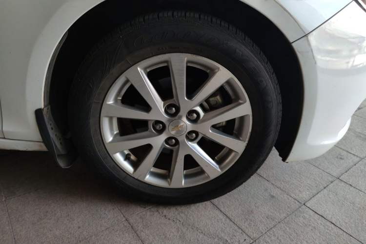 Used Chevrolet Malibu 2014 2.0L Automatic Luxury Edition Right Front Wheel Hub