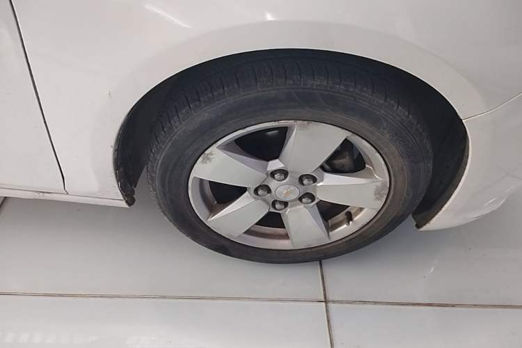 Used Chevrolet Malibu 2014 2.0L Automatic Comfort Edition Right Front Wheel Hub
