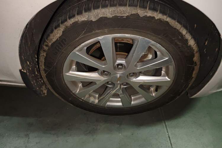 Used Chevrolet Malibu 2014 2.0L Automatic Luxury Edition Right Front Wheel Hub