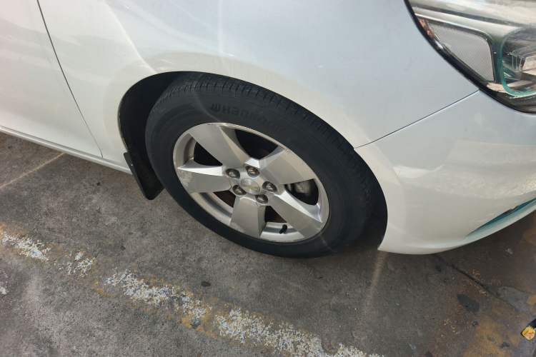Used Chevrolet Malibu 2014 2.0L Automatic Comfort Edition Right Front Wheel Hub