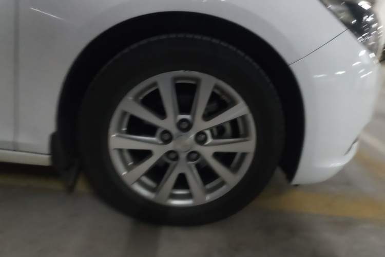 Used Chevrolet Malibu 2014 2.0L Automatic Luxury Edition Right Front Wheel Hub