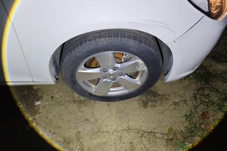 Used Chevrolet Malibu 2014 1.6T Automatic Comfort Edition Right Front Wheel Hub