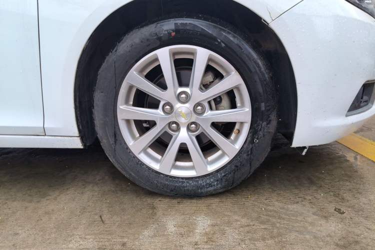 Used Chevrolet Malibu 2014 2.0L Automatic Luxury Edition Right Front Wheel Hub