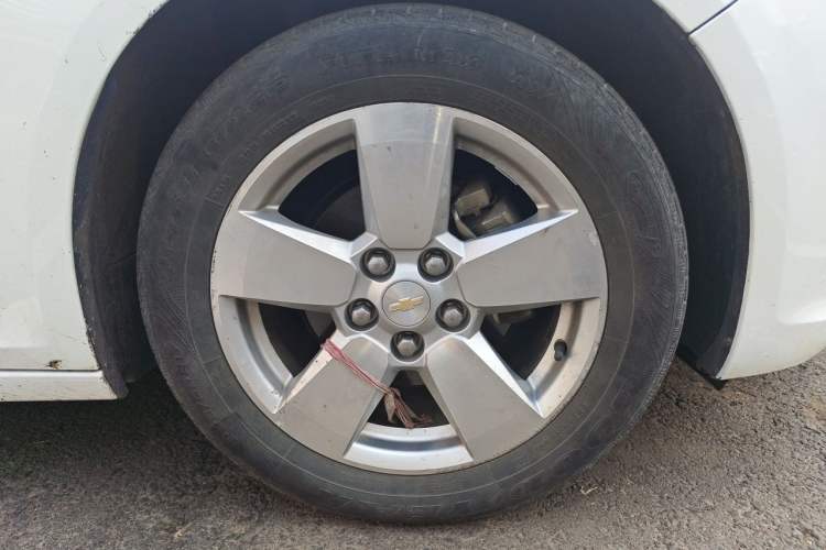 Used Chevrolet Malibu 2014 2.0L Automatic Comfort Edition Right Front Wheel Hub