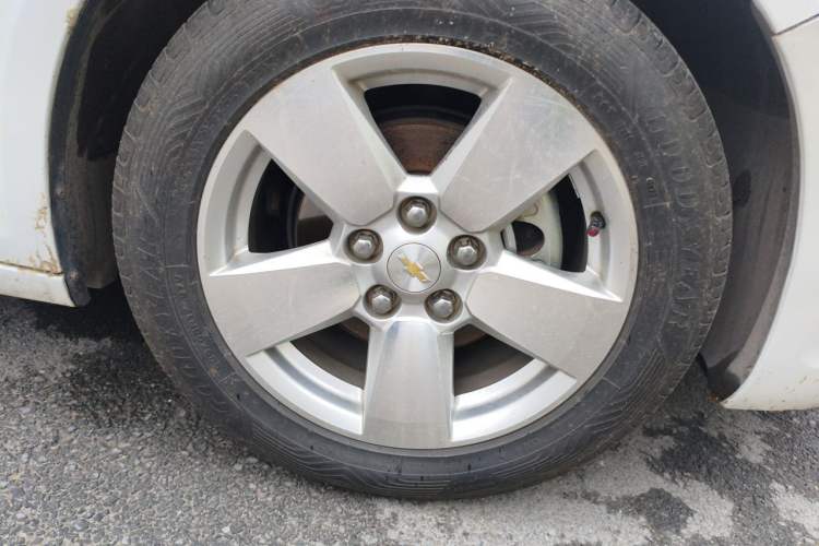 Used Chevrolet Malibu 2014 2.0L Automatic Comfort Edition Right Front Wheel Hub