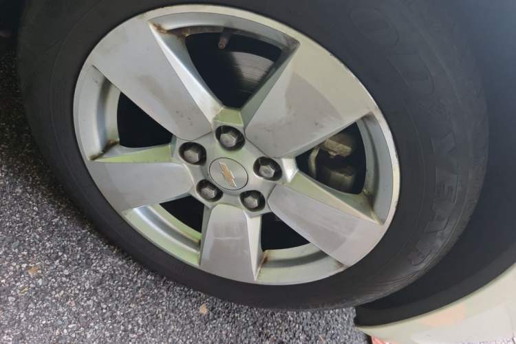 Used Chevrolet Malibu 2014 1.6T Automatic Comfort Edition Right Front Wheel Hub