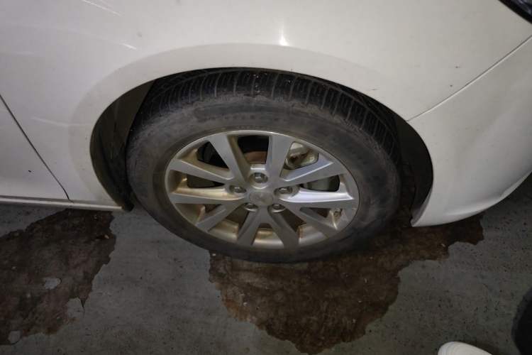 Used Chevrolet Malibu 2014 2.4L Automatic Luxury Edition Right Front Wheel Hub