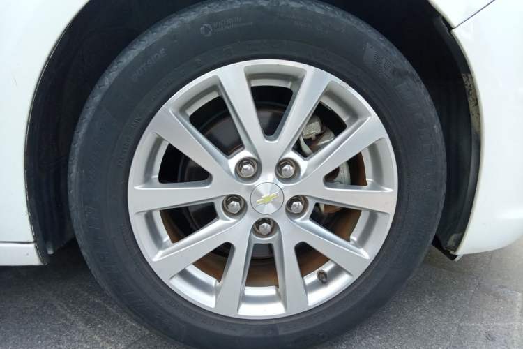 Used Chevrolet Malibu 2014 2.0L Automatic Luxury Edition Right Front Wheel Hub