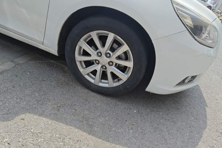 Used Chevrolet Malibu 2014 2.0L Automatic Luxury Edition Right Front Wheel Hub
