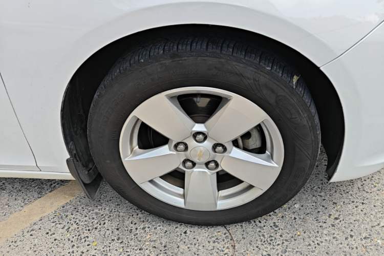 Used Chevrolet Malibu 2014 1.6T Automatic Comfort Edition Right Front Wheel Hub