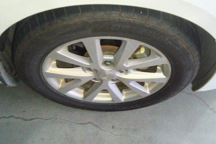 Used Chevrolet Malibu 2014 2.0L Automatic Luxury Edition Right Front Wheel Hub