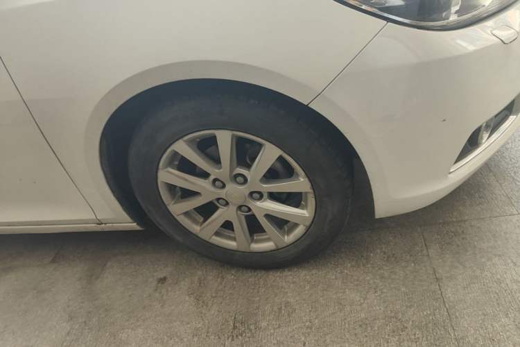 Used Chevrolet Malibu 2014 2.0L Automatic Luxury Edition Right Front Wheel Hub