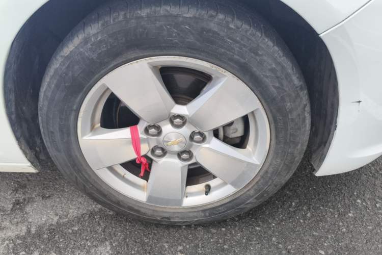 Used Chevrolet Malibu 2014 1.6T Automatic Comfort Edition Right Front Wheel Hub