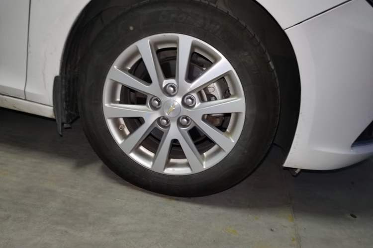 Used Chevrolet Malibu 2014 2.0L Automatic Luxury Edition Right Front Wheel Hub