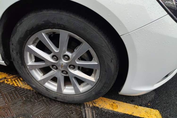 Used Chevrolet Malibu 2014 2.0L Automatic Luxury Edition Right Front Wheel Hub