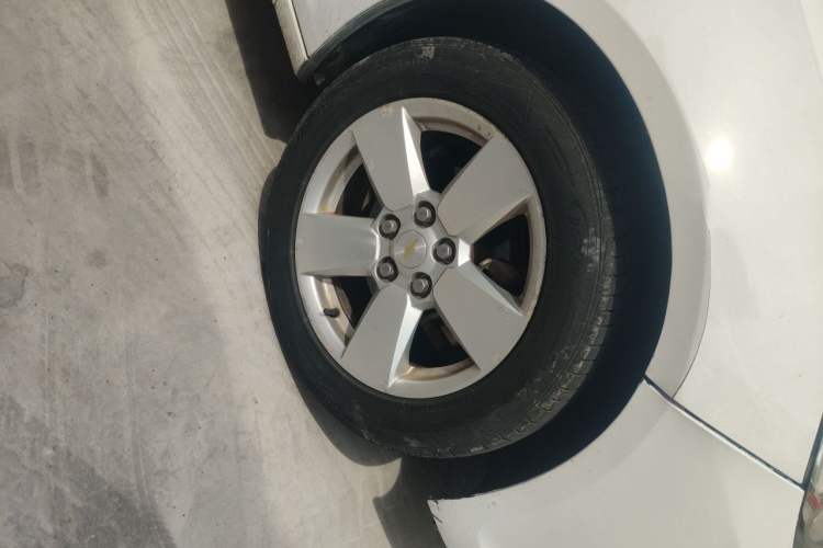 Used Chevrolet Malibu 2014 2.0L Automatic Comfort Edition Right Front Wheel Hub