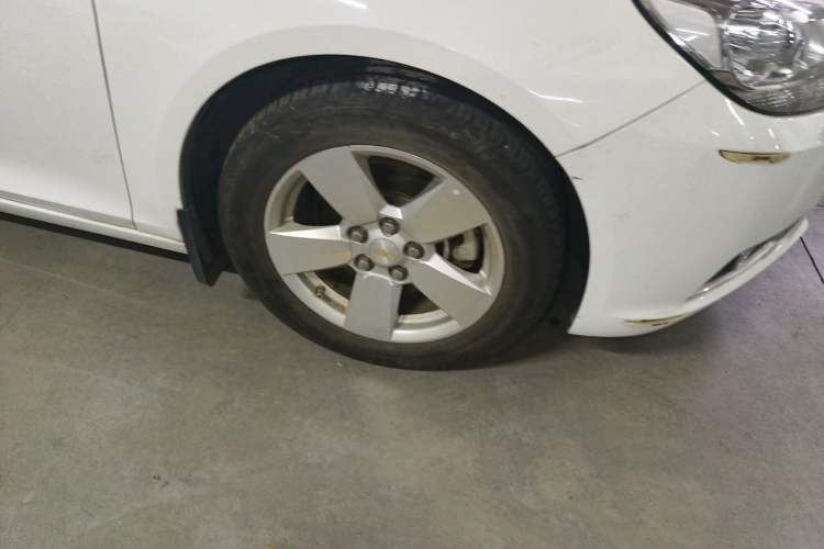 Used Chevrolet Malibu 2014 1.6T Automatic Comfort Edition Right Front Wheel Hub