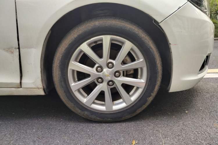 Used Chevrolet Malibu 2014 2.0L Automatic Luxury Edition Right Front Wheel Hub