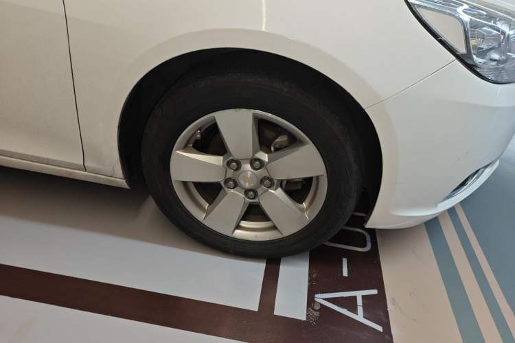 Used Chevrolet Malibu 2014 2.0L Automatic Comfort Edition Right Front Wheel Hub