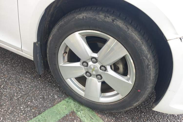 Used Chevrolet Malibu 2014 2.0L Automatic Comfort Edition Right Front Wheel Hub