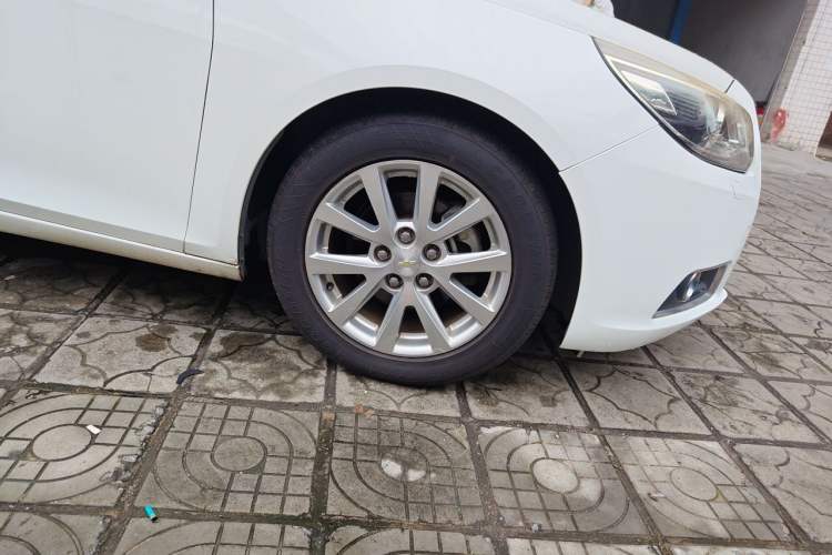 Used Chevrolet Malibu 2014 2.0L Automatic Luxury Edition Right Front Wheel Hub