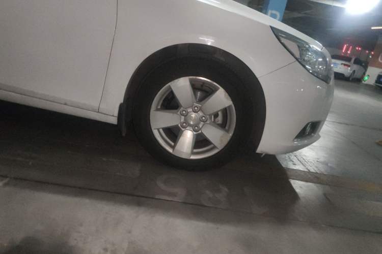 Used Chevrolet Malibu 2014 2.0L Automatic Comfort Edition Right Front Wheel Hub