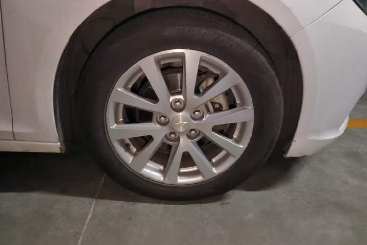 Used Chevrolet Malibu 2014 2.0L Automatic Luxury Edition Right Front Wheel Hub