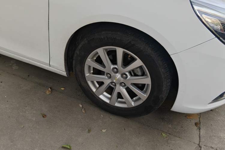 Used Chevrolet Malibu 2014 2.0L Automatic Luxury Edition Right Front Wheel Hub