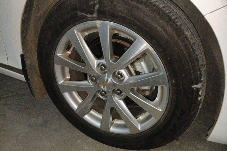 Used Chevrolet Malibu 2014 2.0L Automatic Luxury Edition Right Front Wheel Hub