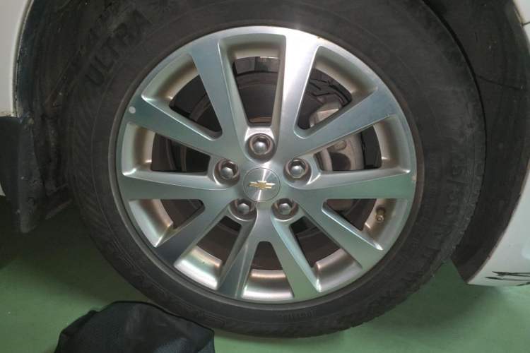 Used Chevrolet Malibu 2014 2.0L Automatic Luxury Edition Right Front Wheel Hub