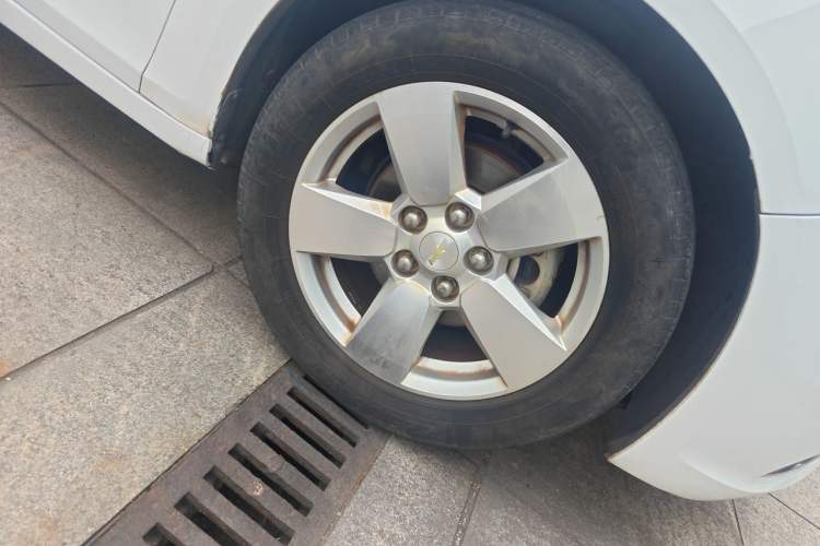 Used Chevrolet Malibu 2014 2.0L Automatic Comfort Edition Right Front Wheel Hub