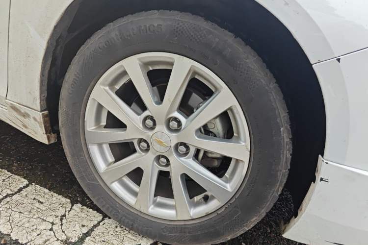 Used Chevrolet Malibu 2014 2.4L Automatic Luxury Edition Right Front Wheel Hub