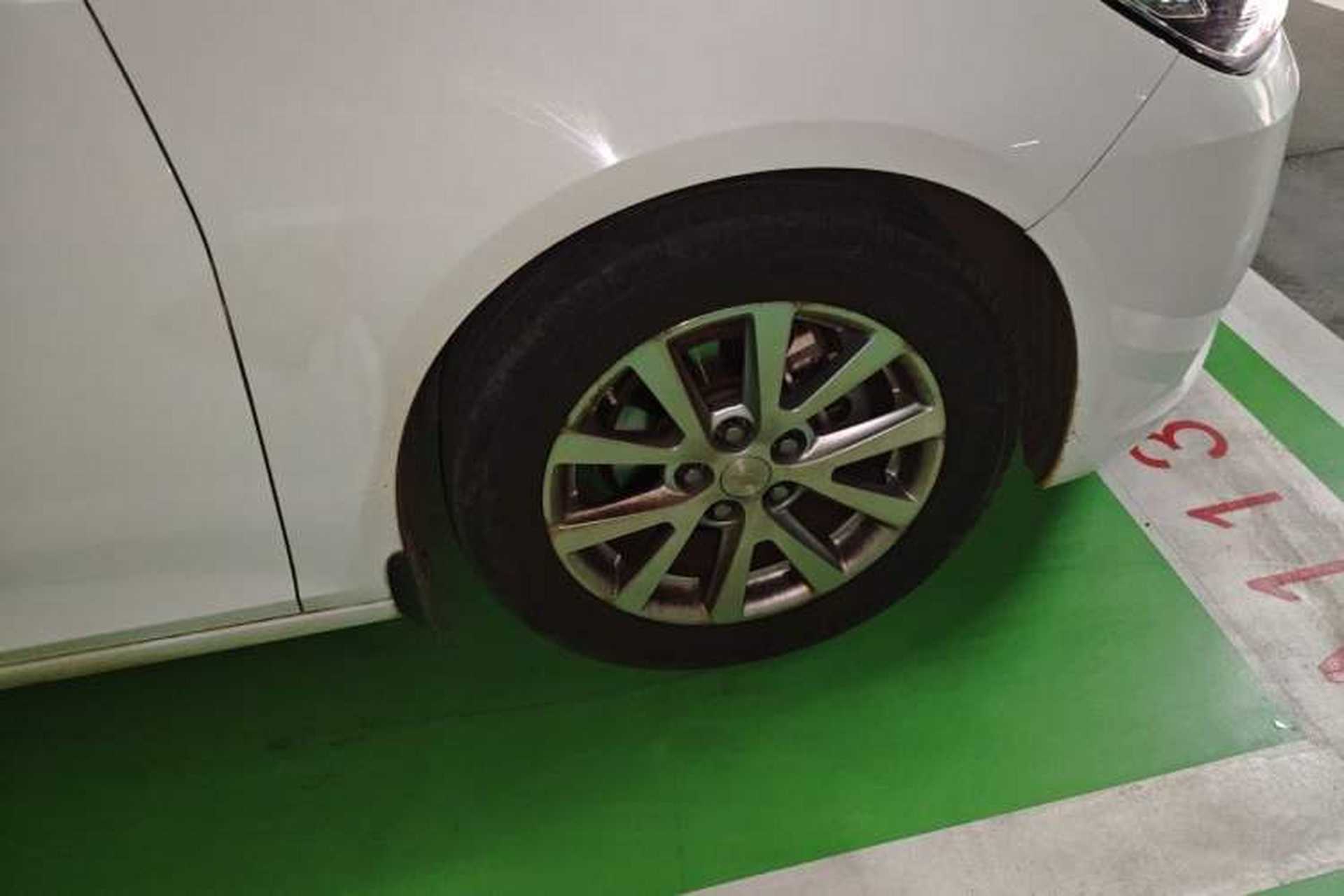 Used Chevrolet Malibu 2014 2.0L Automatic Luxury Edition Right Front Wheel Hub