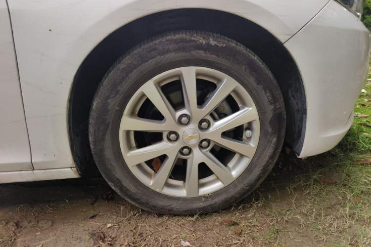 Used Chevrolet Malibu 2014 2.0L Automatic Luxury Edition Right Front Wheel Hub