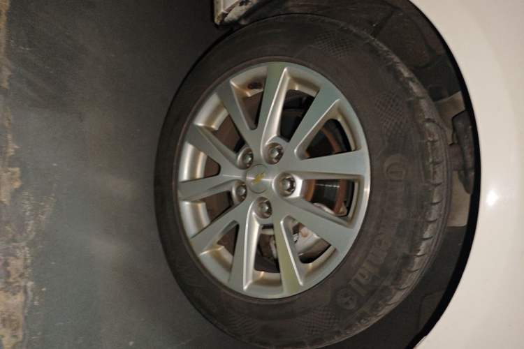 Used Chevrolet Malibu 2014 2.0L Automatic Luxury Edition Right Front Wheel Hub