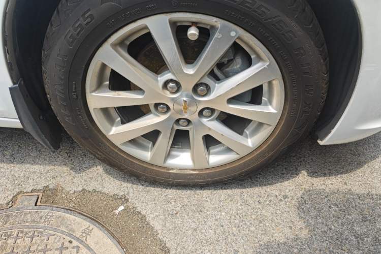 Used Chevrolet Malibu 2014 2.0L Automatic Luxury Edition Right Front Wheel Hub