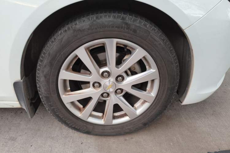 Used Chevrolet Malibu 2014 2.0L Automatic Luxury Edition Right Front Wheel Hub