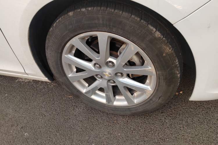 Used Chevrolet Malibu 2014 2.0L Automatic Luxury Edition Right Front Wheel Hub